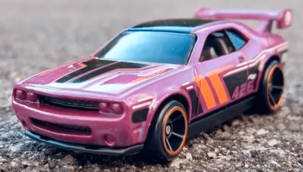 Машинка Базовая Hot Wheels Dodge Challenger Drift Car Nightburnerz 1:64 FYD13 Purple - Retromagaz, image 2