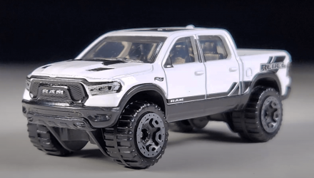 Машинка Базова Hot Wheels 2020 Ram 1500 Rebel Factory Fresh 1:64 HTC52 White - Retromagaz, image 1