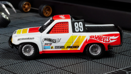 Машинка Premium Hot Wheels 1989 Toyota HiLux Stadium Truck Elite 64 1:64 HWR90 White - Retromagaz, image 3