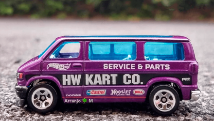 Машинка Базовая Hot Wheels Dodge Van Metro 1:64 HCT63 Purple - Retromagaz, image 2