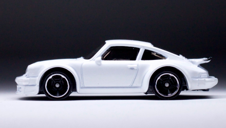 Машинка Базовая Hot Wheels Porsche 934 Turbo RSR Then and Now 1:64 FJX89 White - Retromagaz, image 5