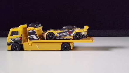 Машинка Premium 2шт Hot Wheels '20 Toyota GR Supra Trueno та Fleet Street Team Transport 1:64 JHX87 Yellow - Retromagaz, image 3