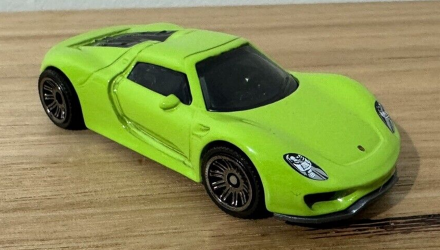 Машинка Велике Місто Matchbox Porsche 918 Spyder Showroom 1:64 HVN89 Lime - Retromagaz, image 1