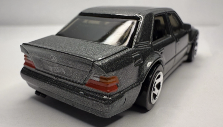 Машинка Базовая Hot Wheels Mercedes-Benz 500 E '70s vs. '90s 1:64 JBB60 Silver - Retromagaz, image 2