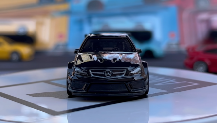 Машинка Premium Hot Wheels '12 Mercedes-Benz C63 AMG Coupe Black Series Chase Deutschland Design 1:64 HCJ97 Black - Retromagaz, image 5