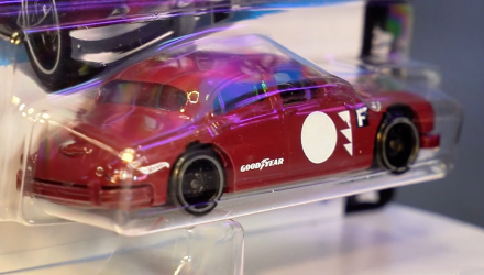 Машинка Базова Hot Wheels Jaguar Mk1 Race Day 1:64 HYX19 Red - Retromagaz, image 2