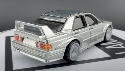 Машинка Premium Hot Wheels 1990 Mercedes-Benz 190 E 2.5-16 Evolution II Modern Classics 1:64 HRV98 Silver - Retromagaz, image 3