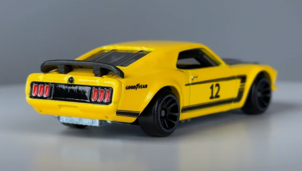 Тематическая Машинка Hot Wheels 1969 Ford Mustang Boss 302 Vintage Racing Club 1:64 HRT81/HRV08 Yellow - Retromagaz, image 3