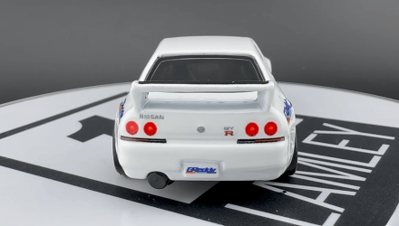 Машинка Premium Hot Wheels Nissan Skyline GT-R (BCNR33) Greddy Modern Classics 1:64 HRV99 White - Retromagaz, image 6