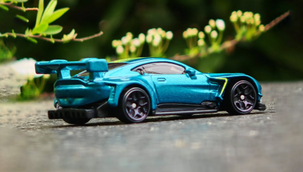 Машинка Базова Hot Wheels 2024 Aston Martin Vantage GT3 Exotics 1:64 JJH55 Green - Retromagaz, image 2
