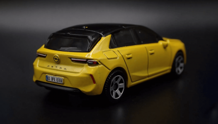 Машинка Большой Город Matchbox Opel 2022 Opel Astra Metro 1:64 HVN33 Yellow - Retromagaz, image 2