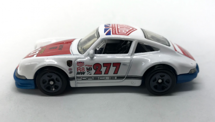 Машинка Базова Hot Wheels '71 Porsche 911 Magnus Walker Nightburnerz 1:64 FJV41 White - Retromagaz, image 4