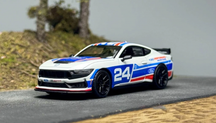 Машинка Premium MINI GT Ford Mustang Dark Horse #24 1:64 MGT01172 White - Retromagaz, image 4