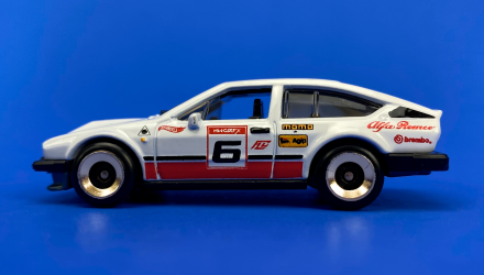 Машинка Базовая Hot Wheels Alfa Romeo GTV6 3.0 Retro Racers 1:64 HKJ83 White - Retromagaz, image 4