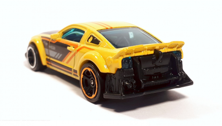 Машинка Базова Hot Wheels 2005 Ford Mustang Dream Garage 1:64 GHC22 Yellow - Retromagaz, image 4