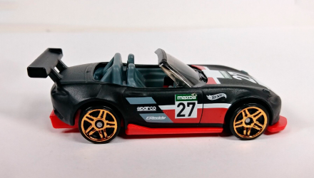 Машинка Базова Hot Wheels '15 Mazda MX-5 Miata Modified 1:64 HKH87 Black - Retromagaz, image 4