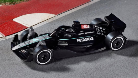 Машинка Базова Hot Wheels Mercedes-AMG Petronas Formula 1 One Team Track Aces 1:64 HYX78 Black - Retromagaz, image 1