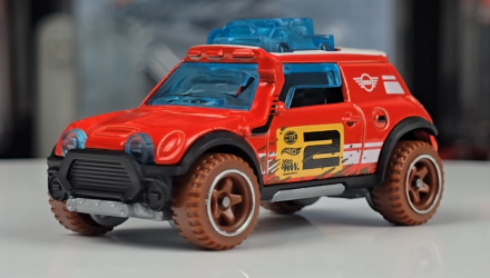 Машинка Базовая Hot Wheels Lil' Roar Mini Cooper Safari 1:64 HYW44 Red - Retromagaz, image 1