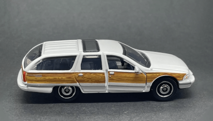 Тематична Машинка Matchbox 1992 Buick Roadmaster Estate Moving Parts 1:64 FWD28/HVM86 White - Retromagaz, image 3