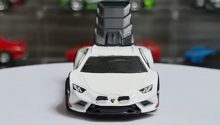 Тематическая Машинка Matchbox Lamborghini Huracan Sterrato Moving Parts 1:64 JHV53 White - Retromagaz, image 4
