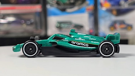Машинка Базовая Hot Wheels Aston Martin Aramco Formula One Team 1:64 JJK25 Green - Retromagaz, image 3