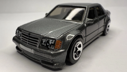 Набір Машинка Базова Hot Wheels Mercedes-Benz 500 E '70s vs. '90s 1:64 HYX02 Green  + Silver Набір Машинка Базова Hot Wheels Mercedes-Benz 500 E '70s vs. '90s 1:64 HYX02 Green  + Silver - Retromagaz, image 1