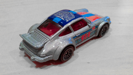 Машинка Базовая Hot Wheels Porsche 934 Turbo RSR Magnus Walker Urban Outlaw Nightburnerz 1:64 DTY84 Metallic Silver - Retromagaz, image 3