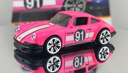 Тематична Машинка Hot Wheels Porsche '71 Porsche 911 Neon Speeders 1:64 JKY00 Pink - Retromagaz, image 1