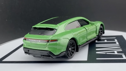 Тематическая Машинка Matchbox Porsche Porsche Taycan GTS Sport Turismo Moving Parts 1:64 JHV45 Green - Retromagaz, image 2