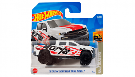 Машинка Базовая Hot Wheels '19 Chevy Silverado Trail Boss LT Baja Blazers 1:64 HCW64 White - Retromagaz, image 1