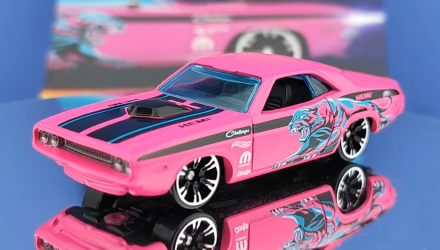 Тематическая Машинка Hot Wheels '70 Dodge Hemi Challenger Neon Speeders 1:64 JBY98 Pink - Retromagaz, image 1