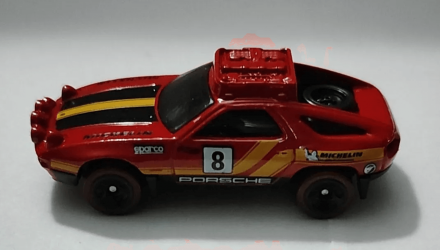 Машинка Базовая Hot Wheels Porsche 928S Safari Treasure Hunts Dirt 1:64 HTF29 Red - Retromagaz, image 3