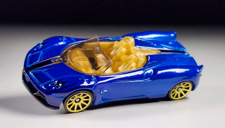 Машинка Базова Hot Wheels '17 Pagani Huayra Roadster Roadsters 1:64 HKK08 Dark Blue - Retromagaz, image 2