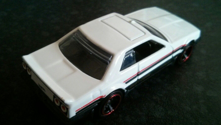 Машинка Базова Hot Wheels Nissan Skyline RS (KDR30) Nightburnerz 1:64 FYD11 White - Retromagaz, image 3