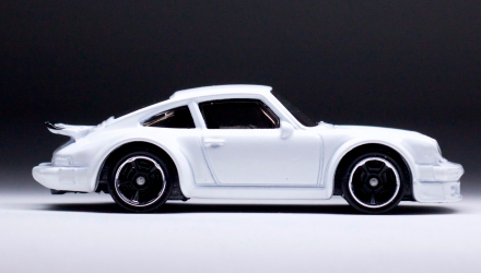 Машинка Базовая Hot Wheels Porsche 934 Turbo RSR Then and Now 1:64 FJX89 White - Retromagaz, image 4