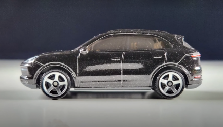 Тематична Машинка Matchbox Porsche Cayenne Turbo Germany 1:64 GWL49/HPC66 Black - Retromagaz, image 4