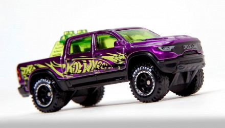 Машинка Базова Hot Wheels ’23 Ram 1500 Super Treasure Hunt STH HW Euro 1:64 JJM27 Purple - Retromagaz, image 4