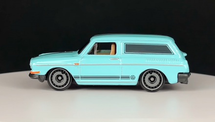 Тематическая Машинка Hot Wheels Custom '69 Volkswagen Squareback Volkswagen 1:64 HDH41 Light Blue - Retromagaz, image 4