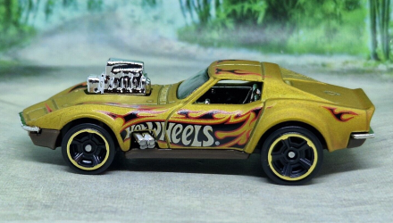 Машинка Базовая Hot Wheels '68 Corvette - Gas Monkey Garage Dream Garage 1:64 HKH23 Gold - Retromagaz, image 4