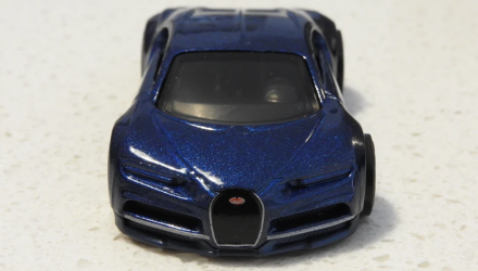 Машинка Базовая Hot Wheels '16 Bugatti Chiron Exotics 1:64 FYB49 Metallic Blue - Retromagaz, image 5