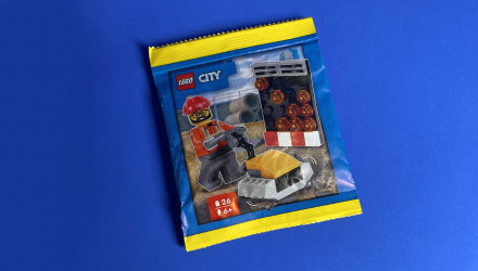Конструктор Lego Фигурка Builder with Plate Compactor and Flashing Arrow Sign Paper Bag City 952510 cty1936 Новый - Retromagaz, image 1