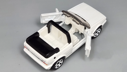Тематическая Машинка Matchbox 1987 Volkswagen Golf MK1 Cabriolet Moving Parts 1:64 JBW73 White - Retromagaz, image 2