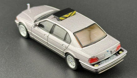 Машинка Premium MINI GT BMW 750IL "Tomorrow Never Dies" 1:64 MGT00902-CH Silver - Retromagaz, image 4
