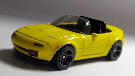 Машинка Базова Hot Wheels '91 Mazda MX-5 Miata Roadsters 1:64 GHC71 Yellow - Retromagaz, image 2