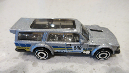 Машинка Базова Hot Wheels Volvo 240 Drift Wagon Wagons 1:64 JBB40 Silver - Retromagaz, image 1