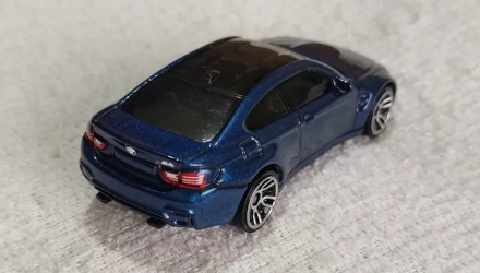 Машинка Базова Hot Wheels BMW M4 Factory Fresh 1:64 DTX57 Dark Blue - Retromagaz, image 3