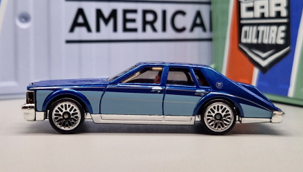 Машинка Базова Hot Wheels '82 Cadillac Seville The `80S 1:64 HKJ64 Dark Blue - Retromagaz, image 4