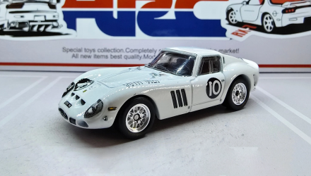 Машинка Premium Hot Wheels Ferrari 250 GTO Vintage Racing Club 1:64 JKF25 Gold - Retromagaz, image 1