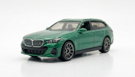 Тематическая Машинка Matchbox 2025 BMW M5 Touring / Tourisme Moving Parts 1:64 JHV25 Green - Retromagaz, image 1