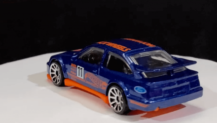 Машинка Базовая Hot Wheels '87 Ford Sierra Cosworth Retro Racers 1:64 HCW87 Dark Blue - Retromagaz, image 3